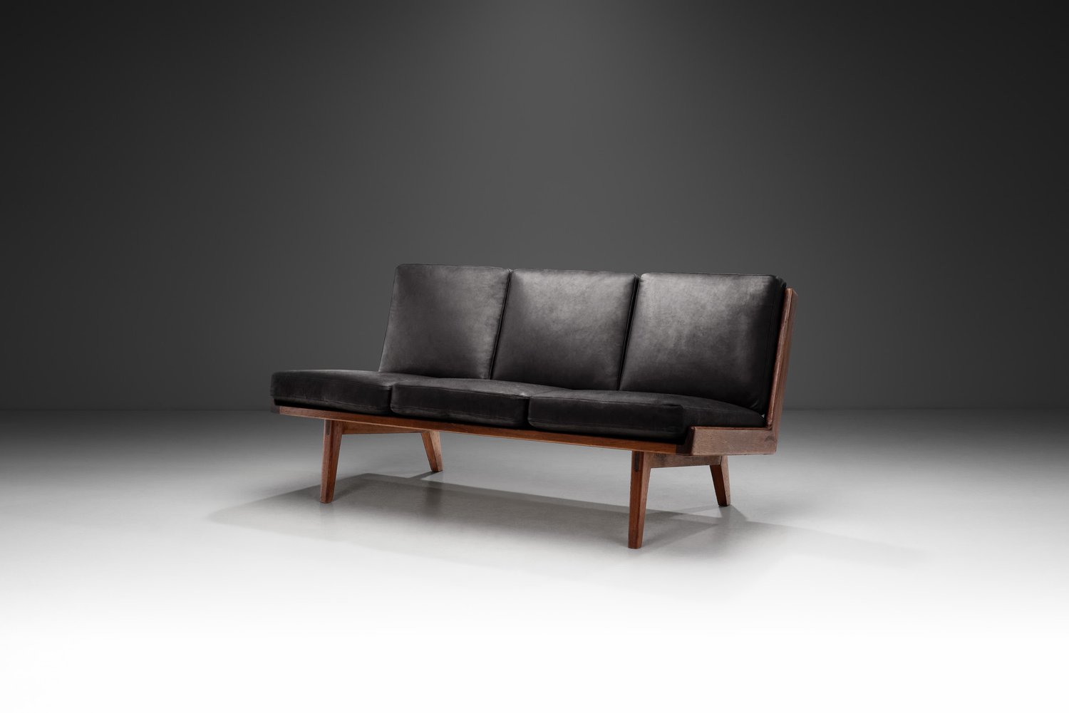 2024-04-261056 SOFA – SF16