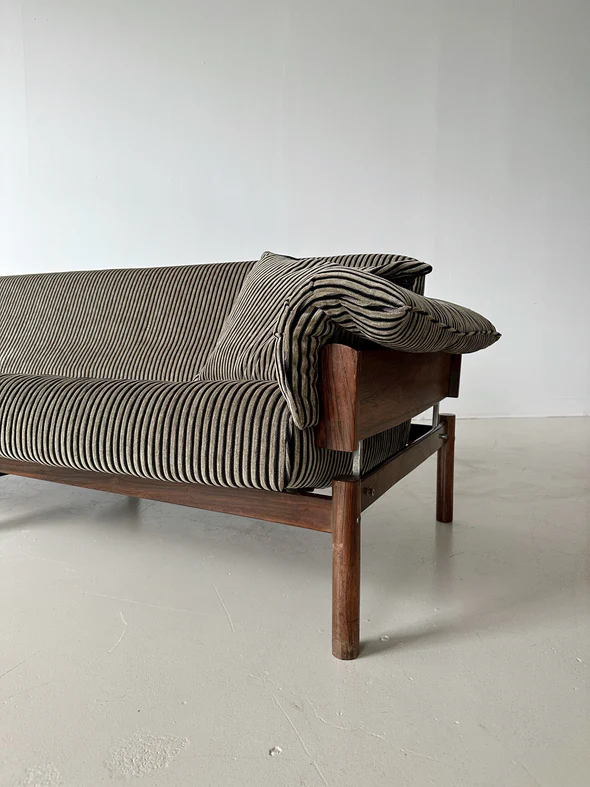 sf64 (1) Sofa – SF64