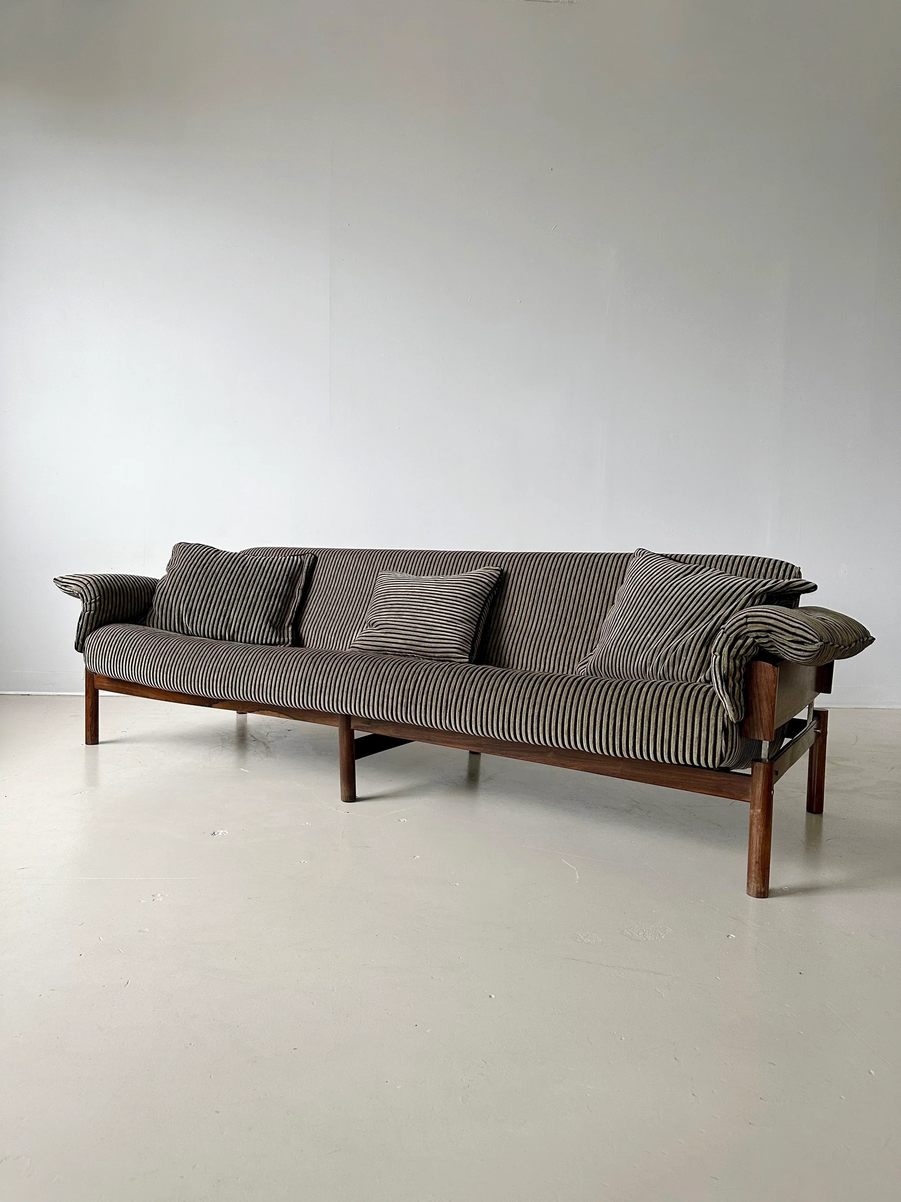 sf64 (2) Sofa – SF64